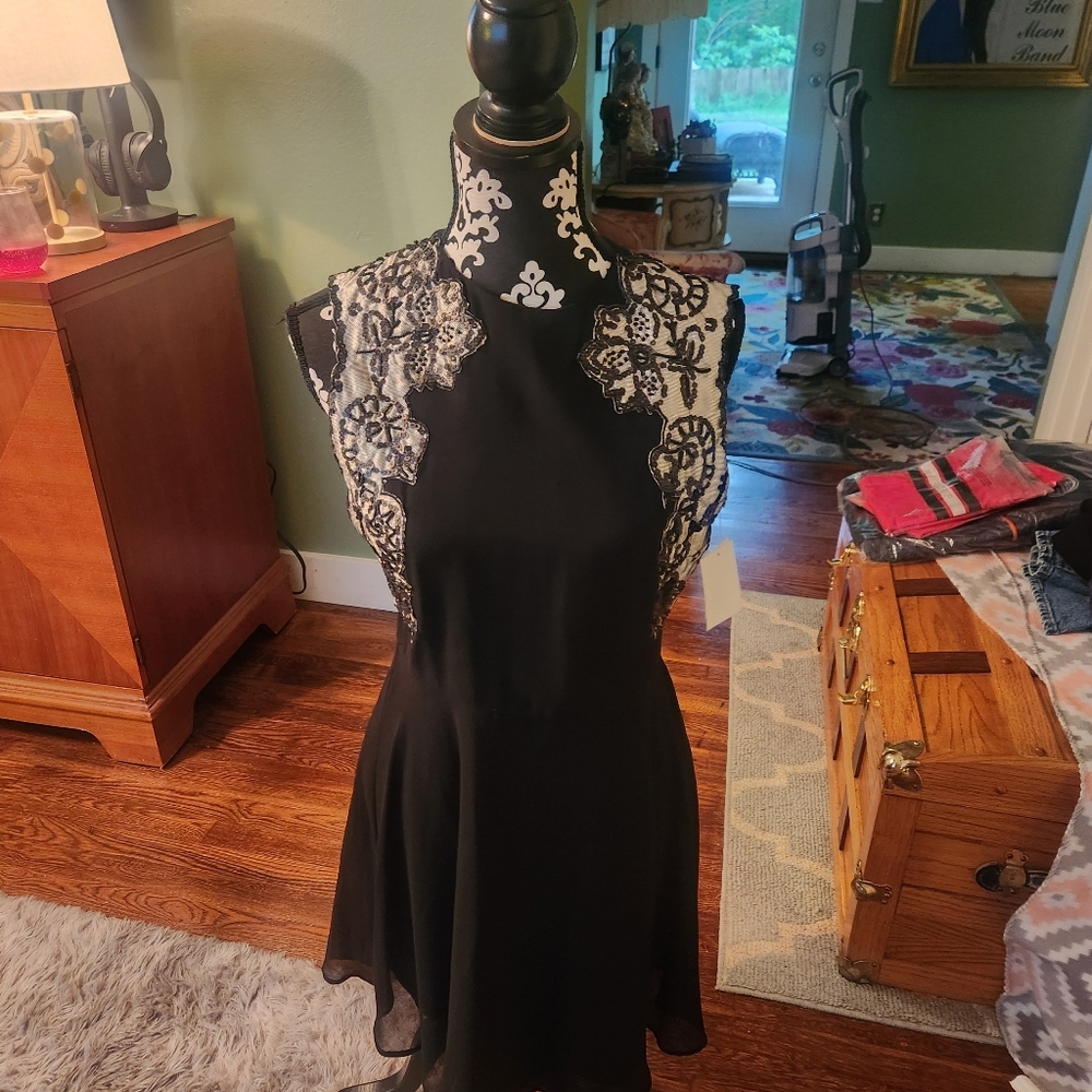 NWT J Taylor Black And White Evening Dress Size 6 Sleeveless
